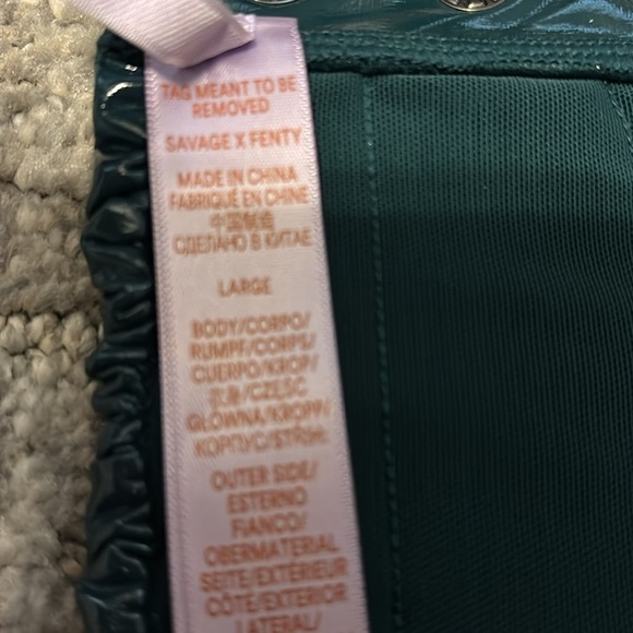 Savage X Fenty Leather Tease Vinyl Bandeau Bralette Size Large Hunter Green - Picture 5 of 9